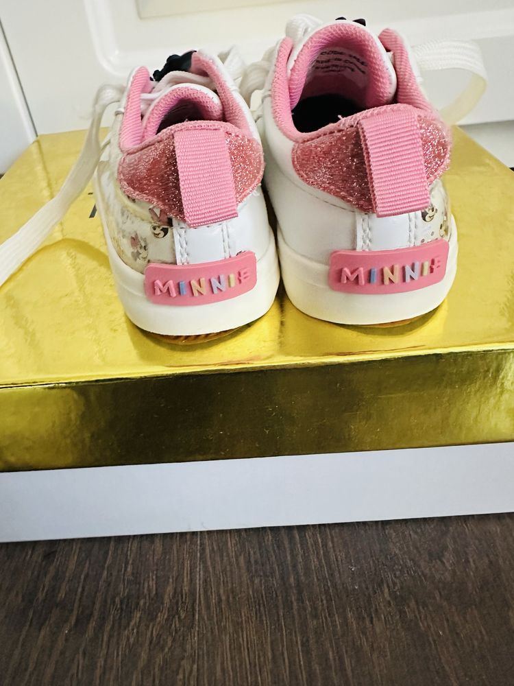 Adidasi pentru fetite  ,numarul 25 colectia Disney cu Minnie Mouse