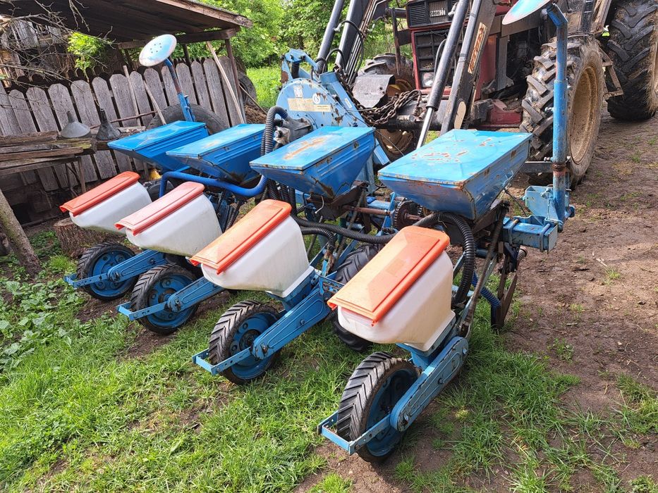 Semanatoare porumb spc 4 si 6 cu fertilizare