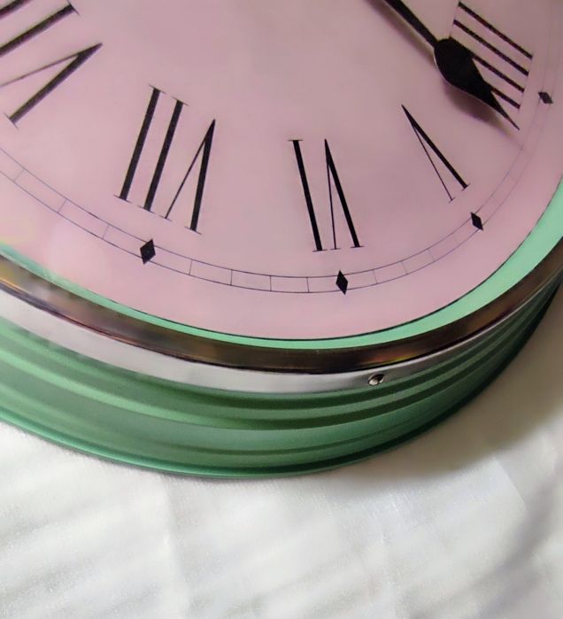 Ceas metalic pentru perete