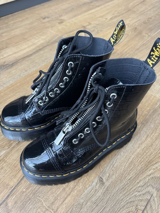 Дамски боти Dr Martens.