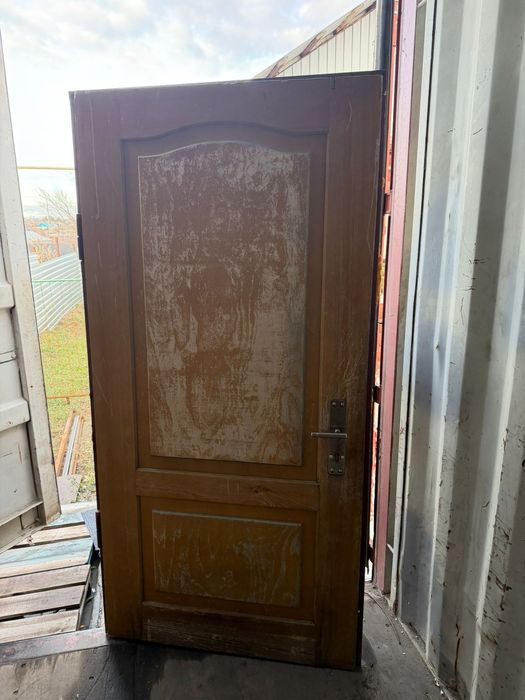 Продам входную металлическую дверь с обшивкой