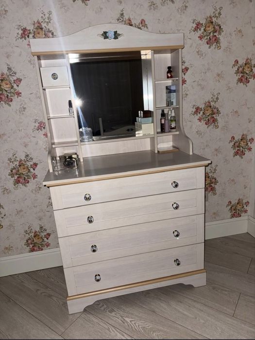 продам камод с зеркало