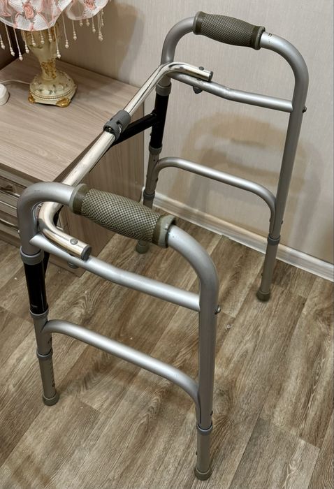 Ходунки для малоподвижных людей