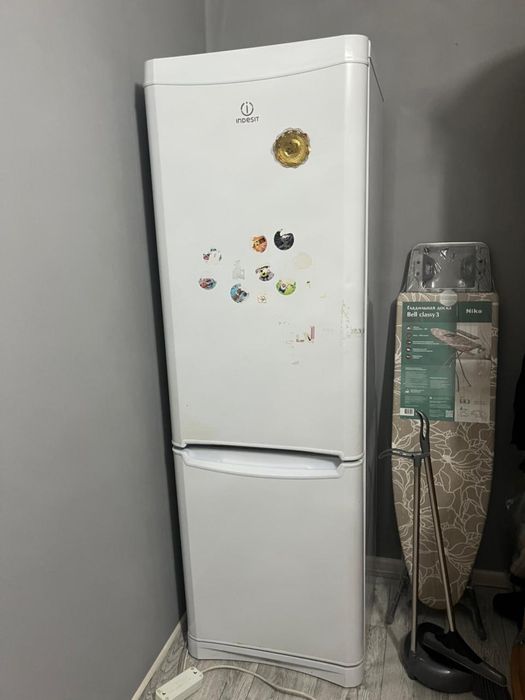 Продаю холодильник INDESIT