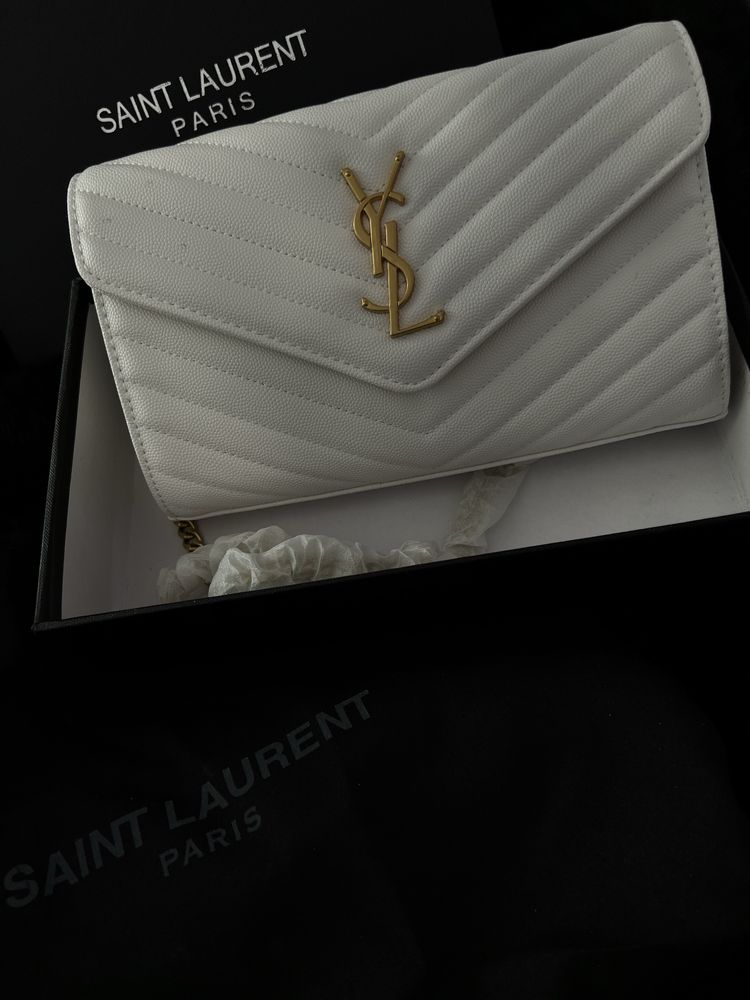 Чанти и портмоне на марката ysl