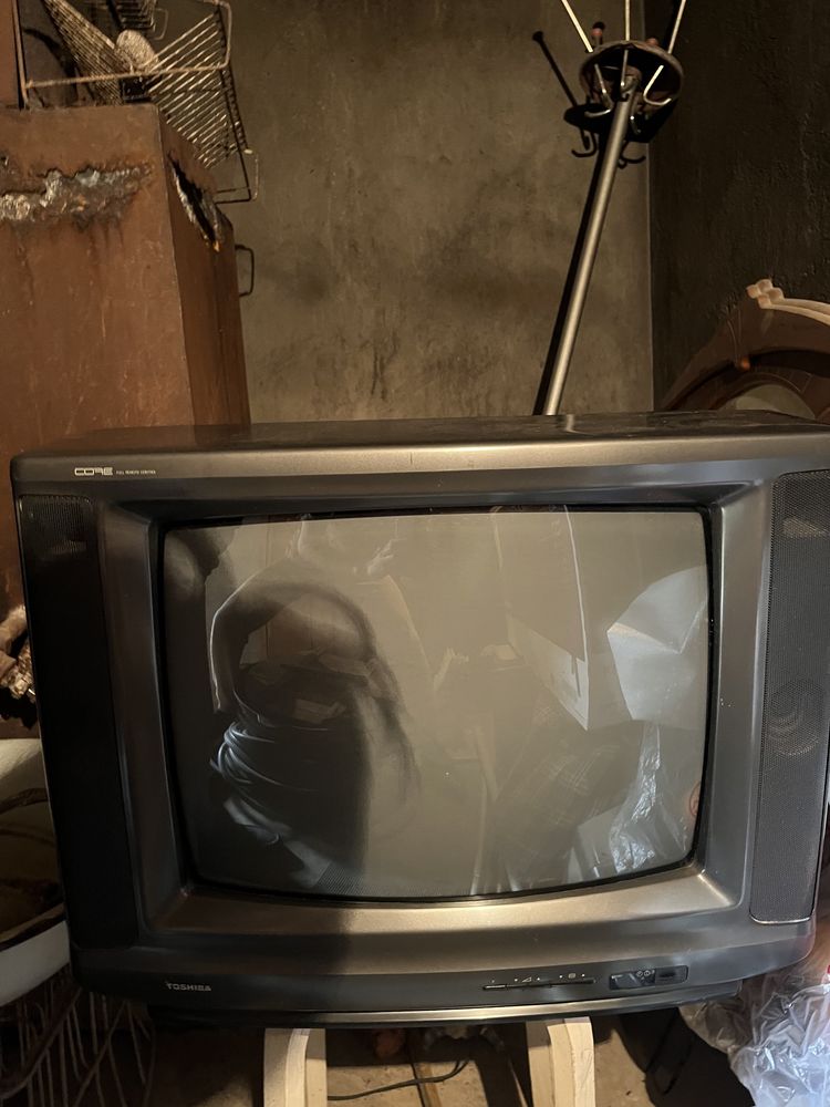 продаем 3 старых телевизоров