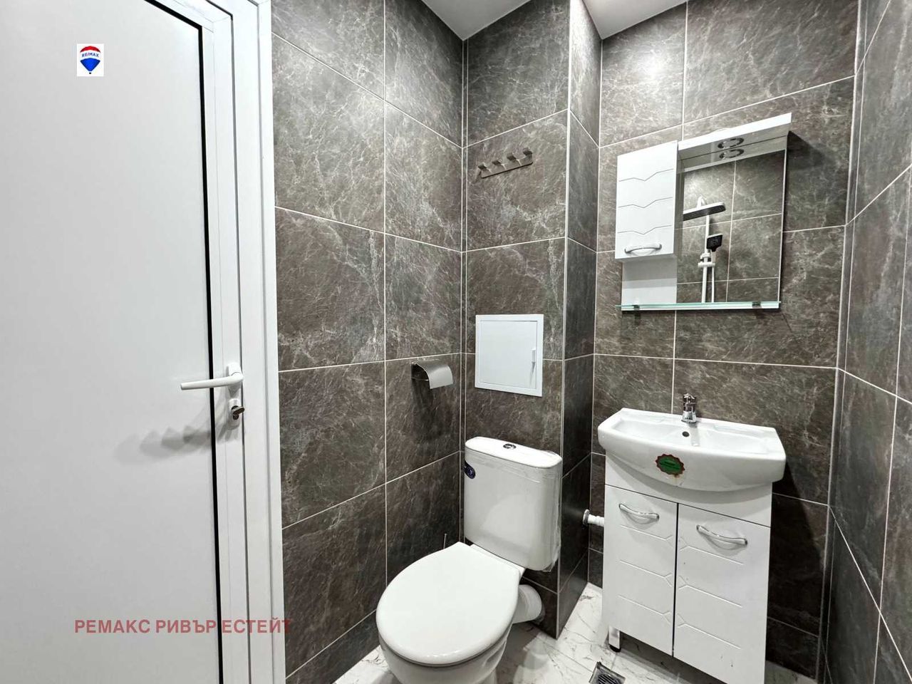 Продава се Едностаен апартамент в Русе, Дружба 1 - 38 кв.м за 1498 €/кв.м - Снимка #9