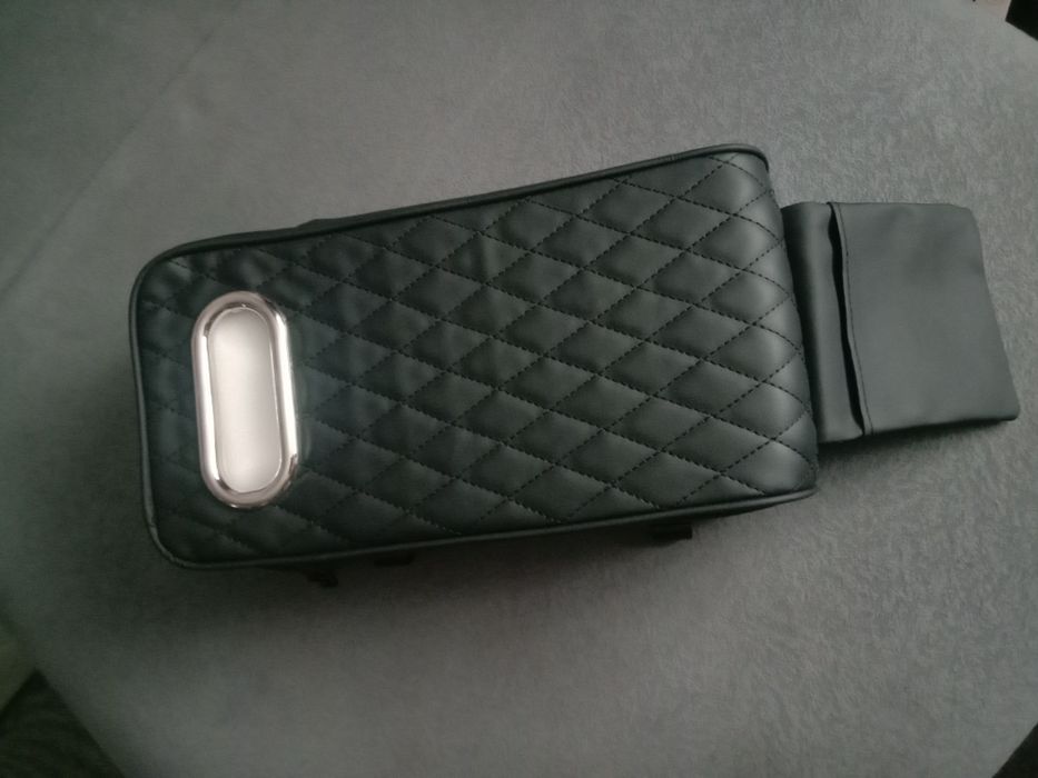 Подлокотник с держателем для телефона