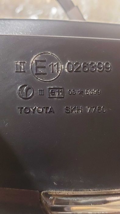 Странично огледало Тойота Авенсис Т27