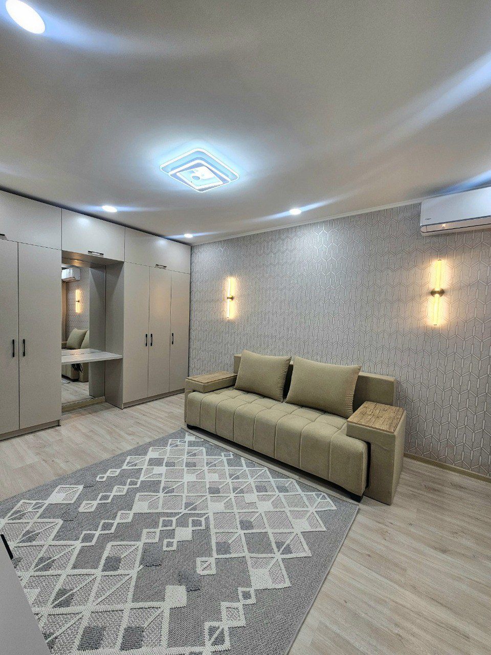 .5kvartal Chilanzar 2xona qilingan balkon 1,2x3metr yangi remont mebel