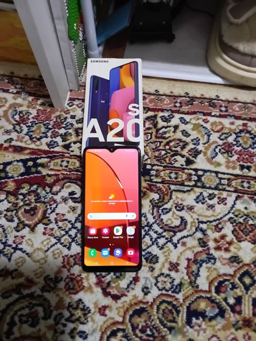 Самсунг 20 s в отличном состоянии полный комплект.