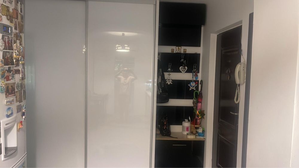 Vand apartament etaj 2/4