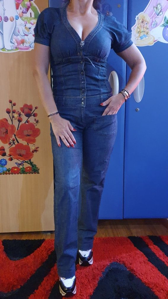 Salopeta din denim la doar 45 lei