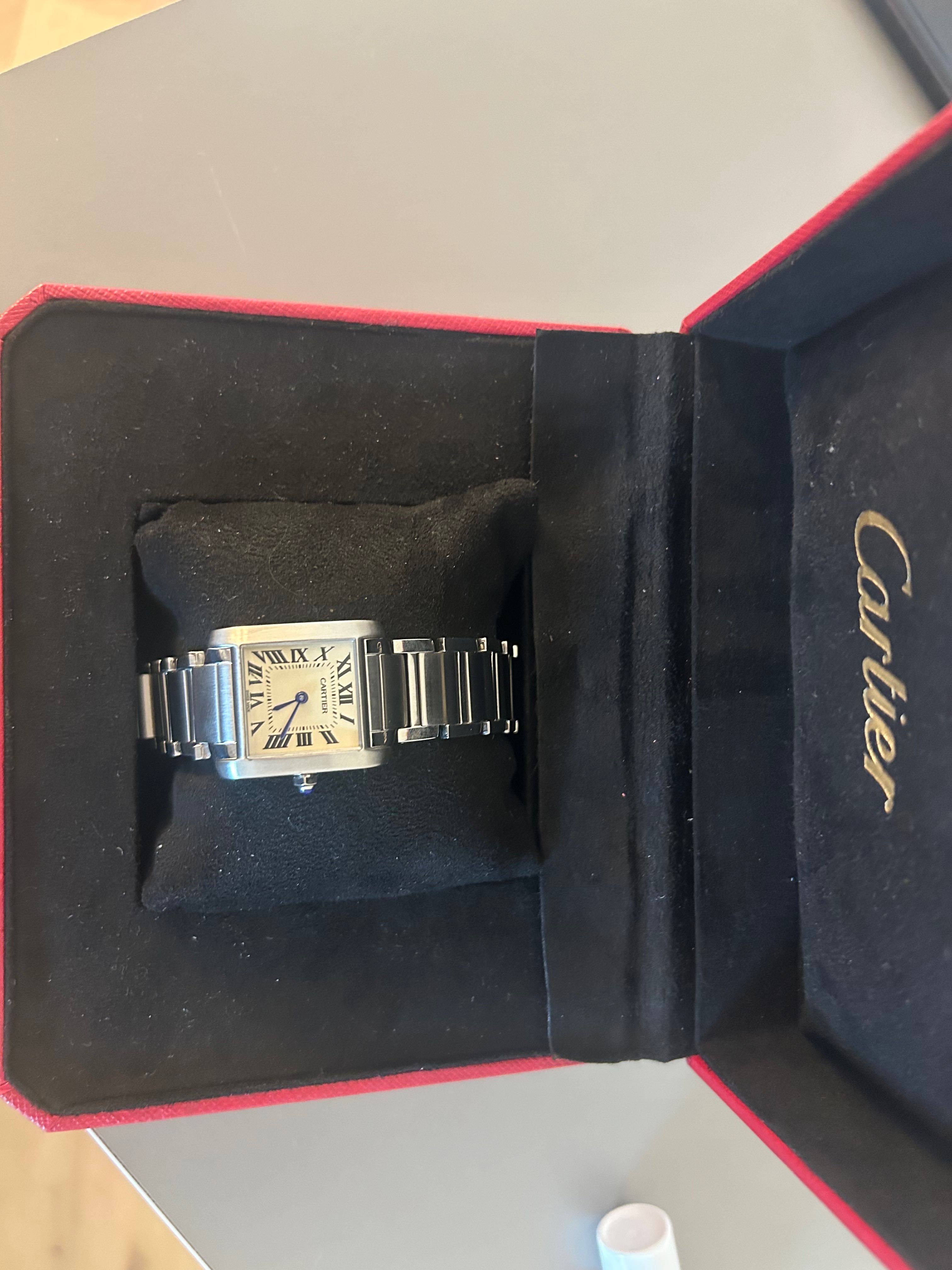 Часовник Cartier Tank 2300