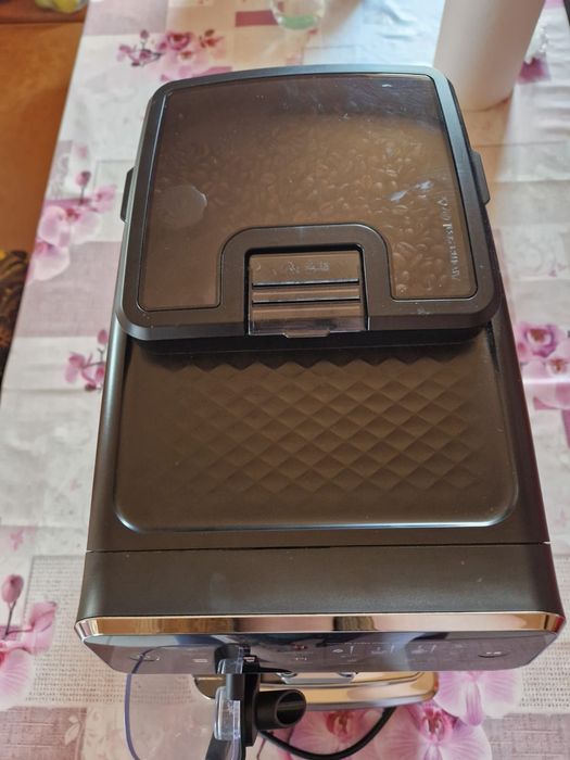 Vând espressor automat Philips S3300 LatteGo