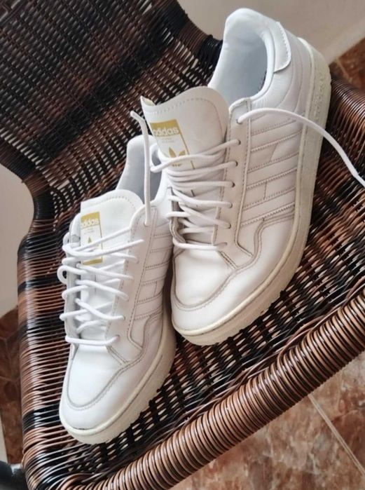 Маратонки Адидас бели 41 1/3