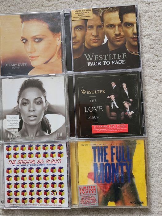 Оригинални компакт дискове от лична колекция