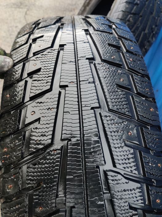 Зимняя шипованная резина 265/60/18