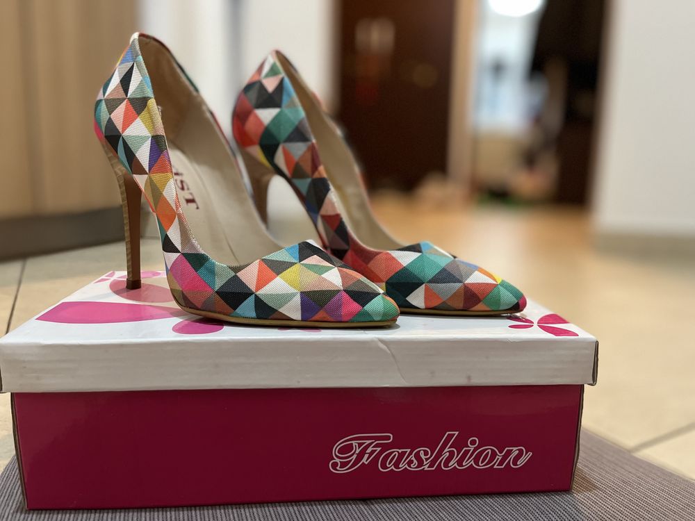 Pantofi stiletto