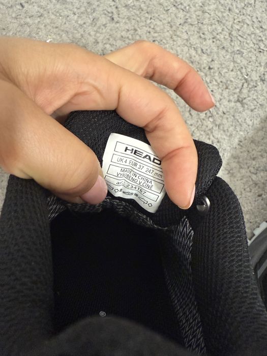 Vand papuci impermeabili HEAD marimea 37 ca noi