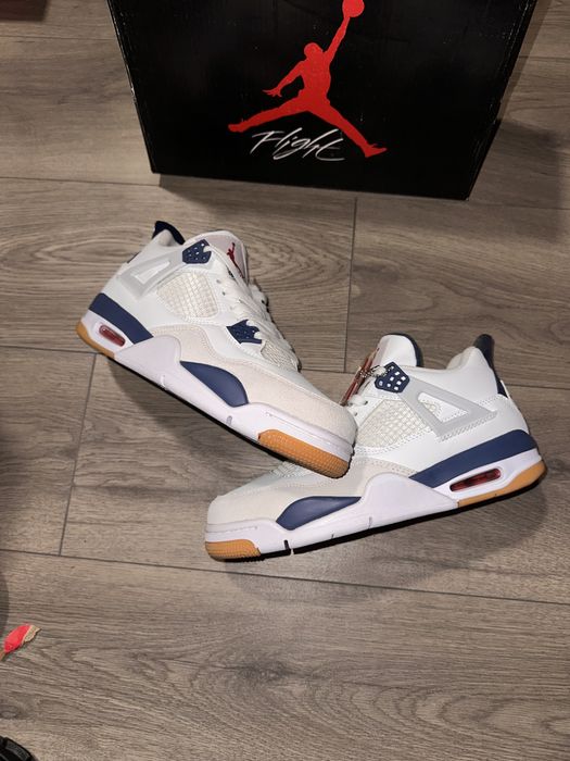 Jordan 4 Retro.