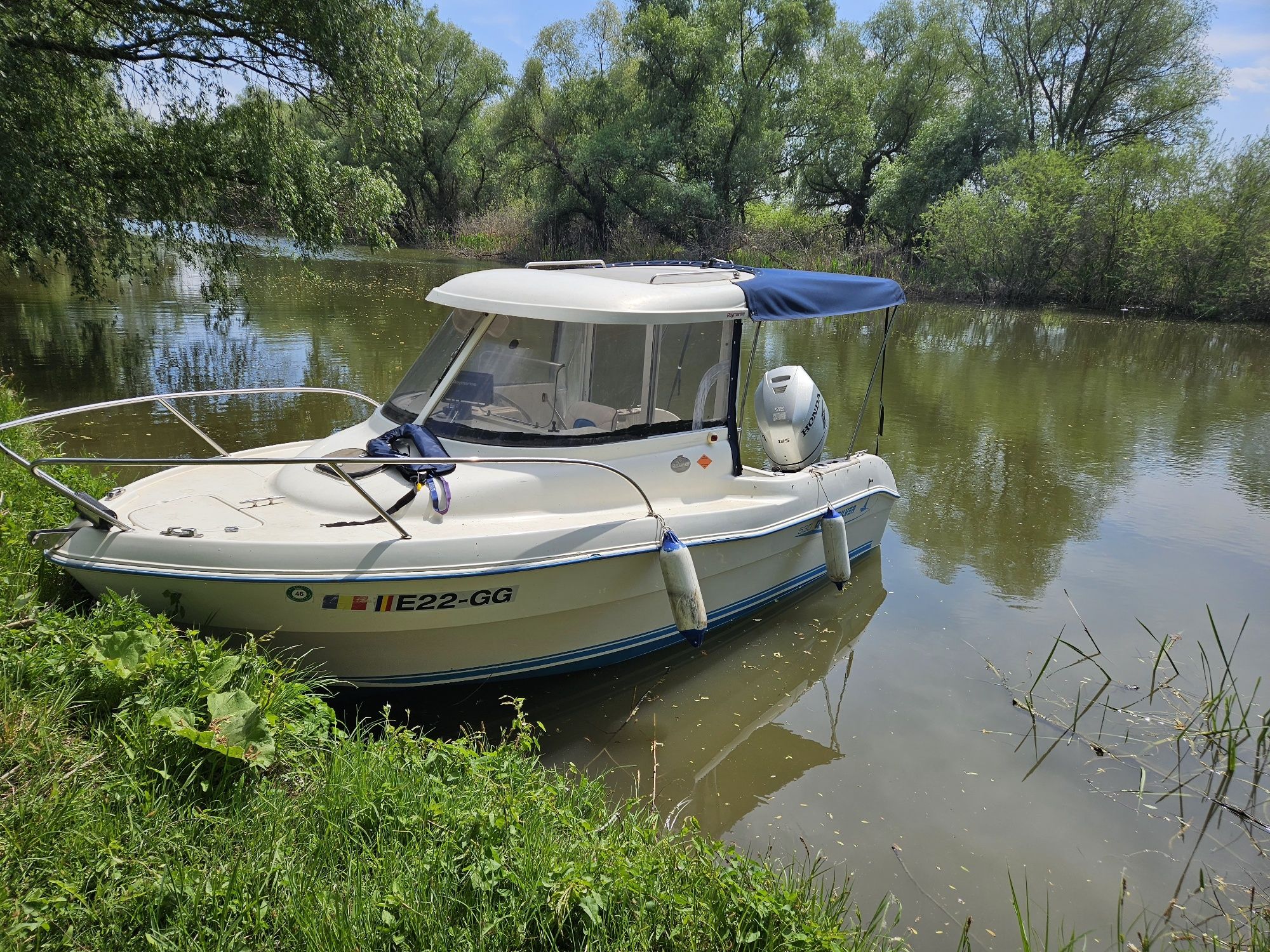Barca Quicksilver Pilothouse  530 cu sau fără peridoc si motor