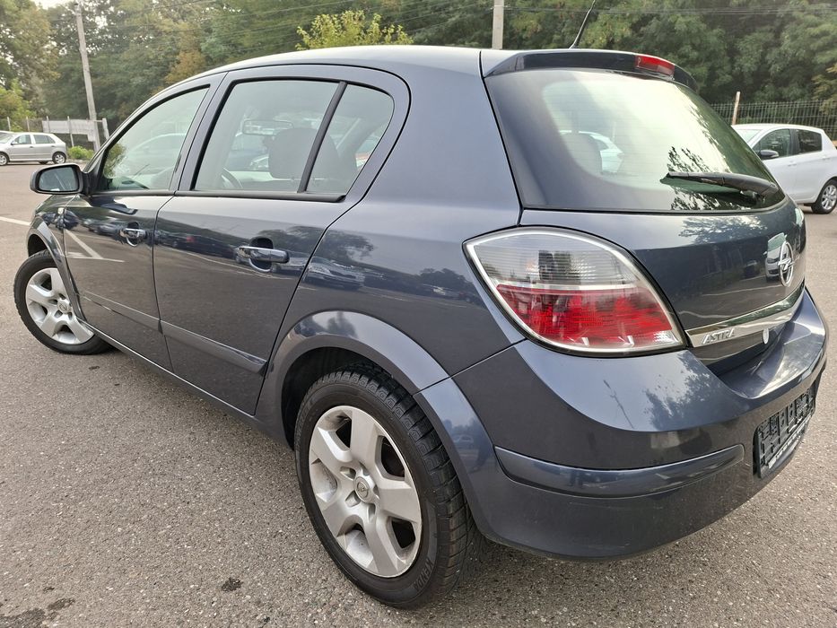 Opel astra h facelift 2009 1.6 benzina .164.000km.reali