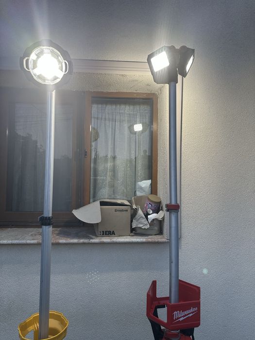Milwaukee turn led di dewalt lumini led