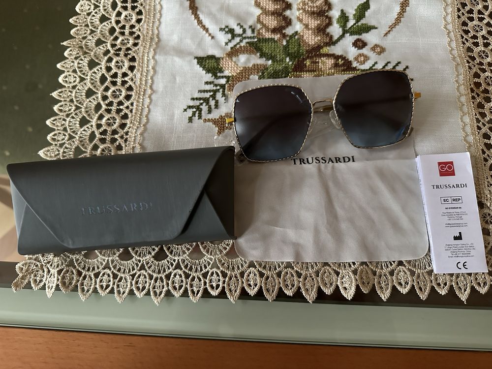 Чисто нови дамски слънчеви очила Trussardi