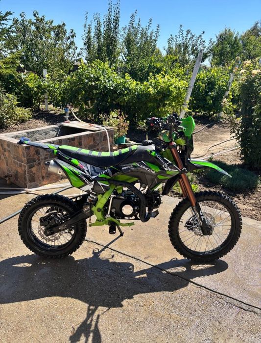 Vând motocross de 125cc Huricane aproape nou
