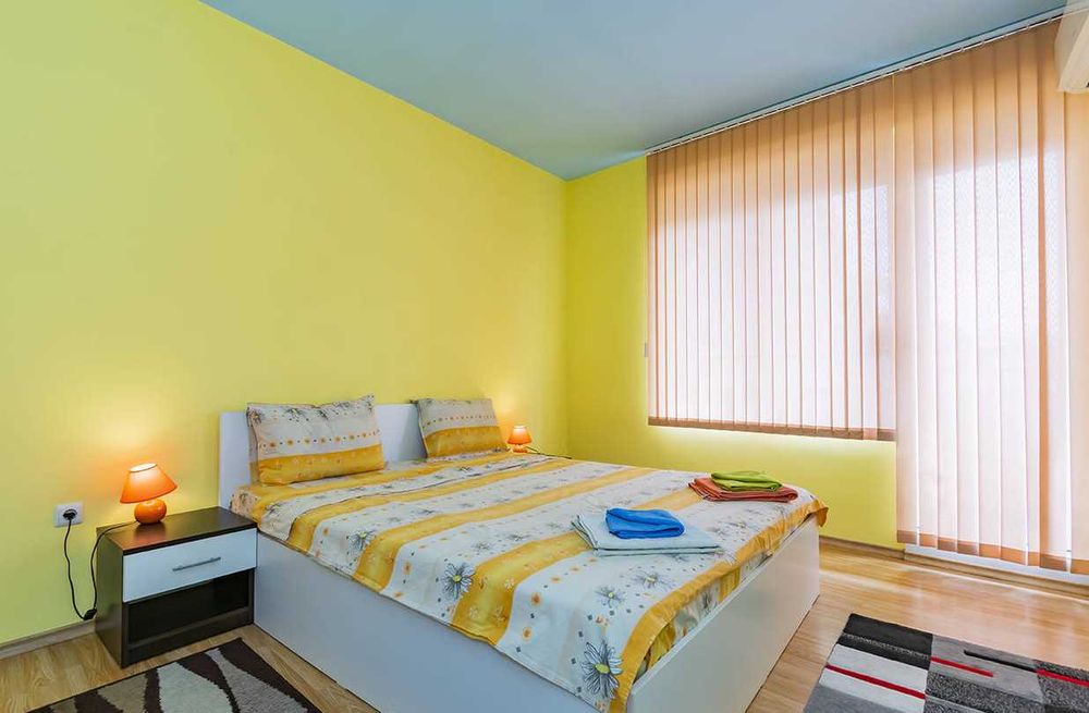 Дава се под наем Двустаен апартамент в Бургас, Лазур - 70 кв.м за 250 € - Снимка #2