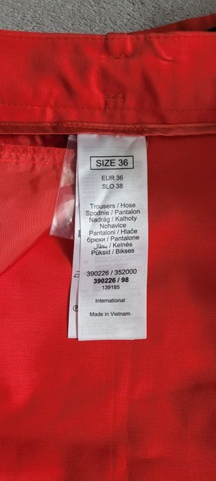 Pantaloni de vânzare