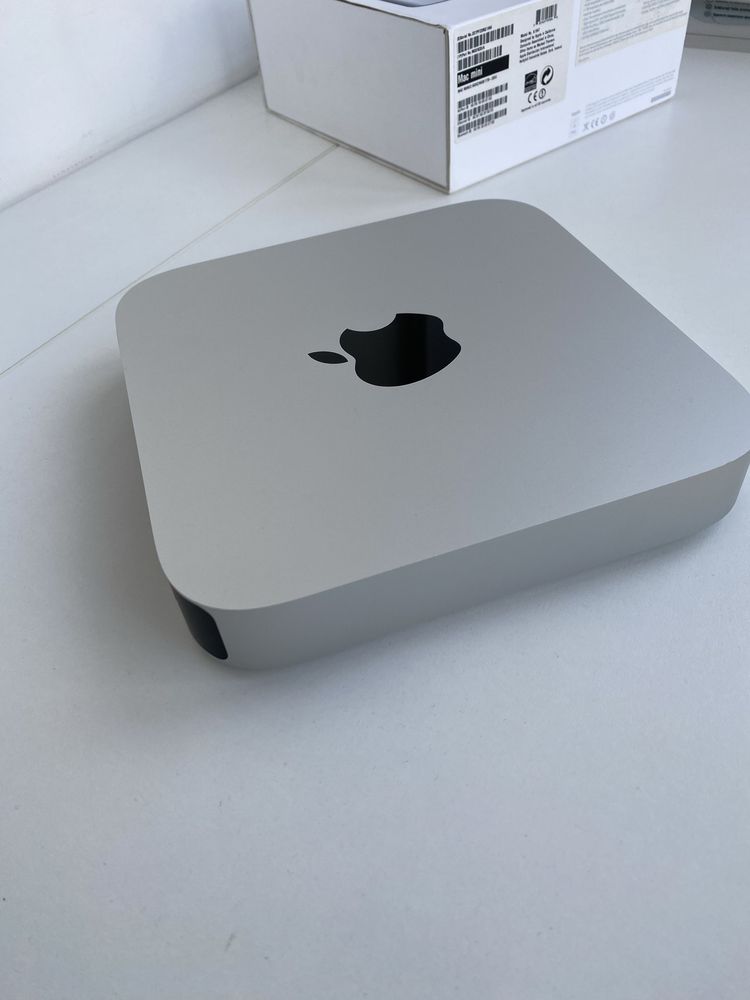 Mac mini 2014 i5 8gb 256 SSD