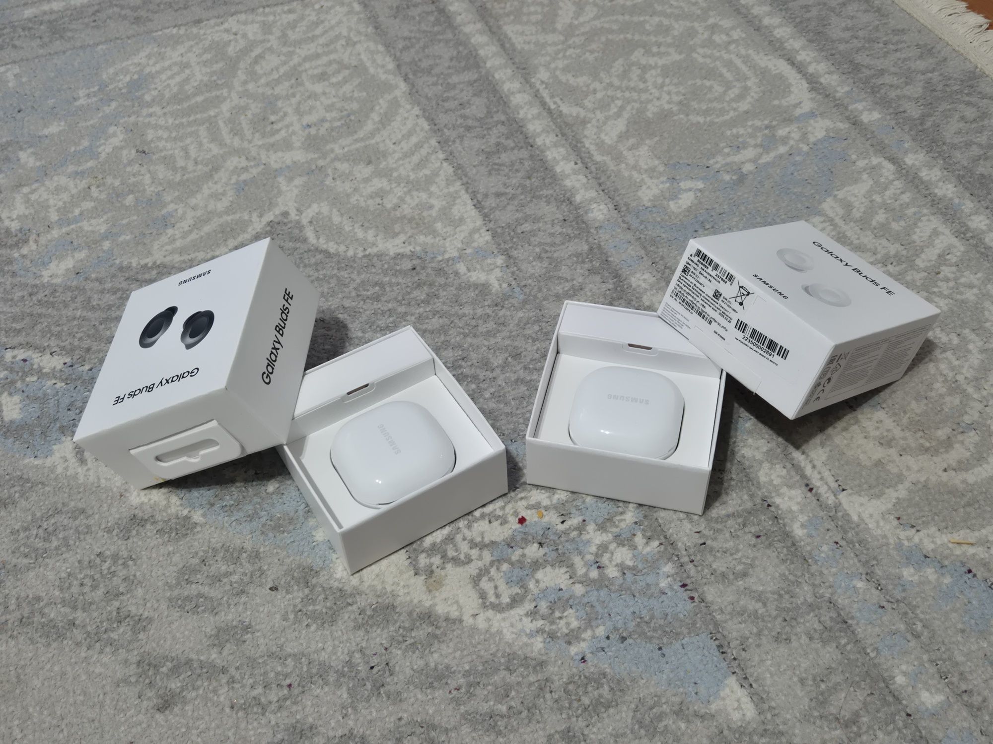 Galaxy Buds Fe сатылады Ақ и Қара
