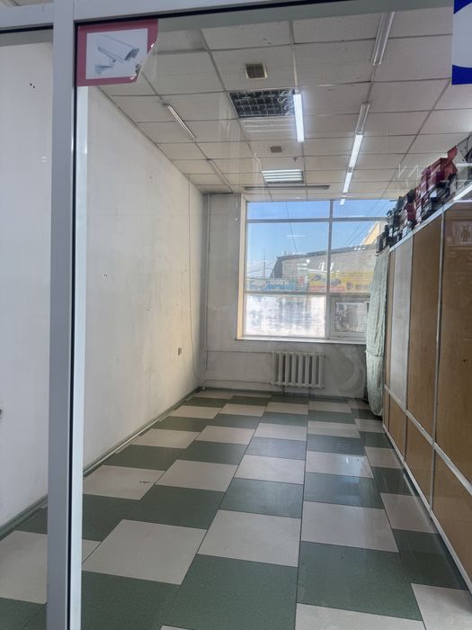 Сладим в аренду бутик 1 этаж ТД «Жазира» центр города, удобная локация