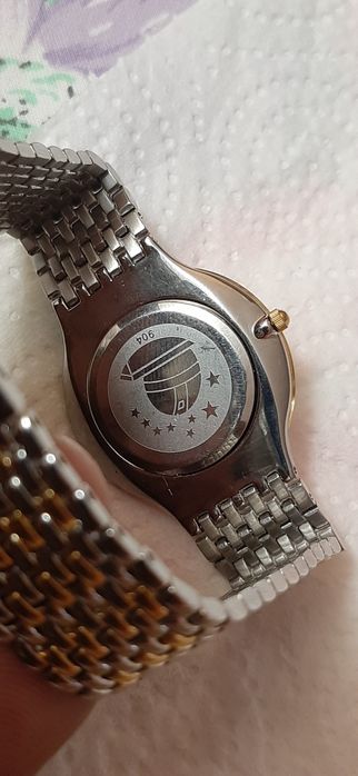 Продавам Масивен тънък часовник omega Работещо/внос от Швеция