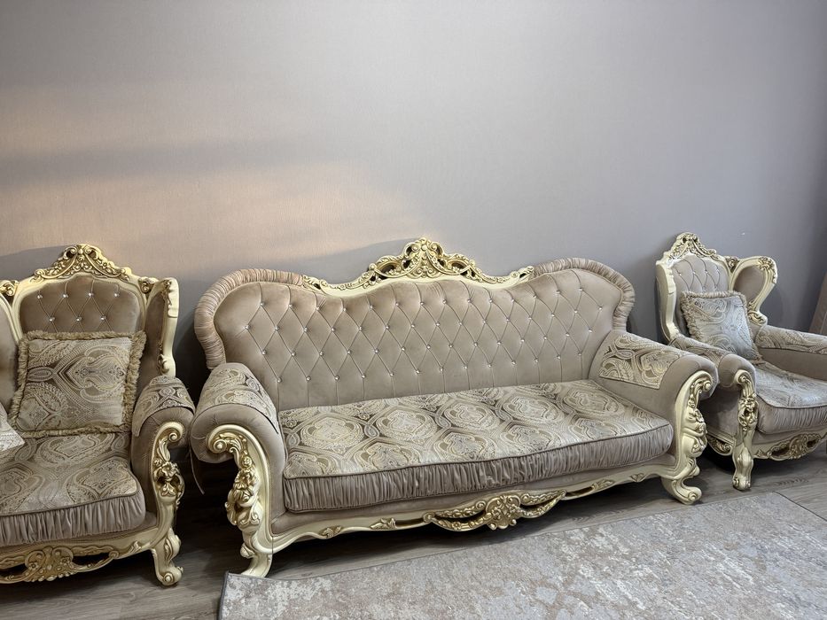 Продам диван с креслами