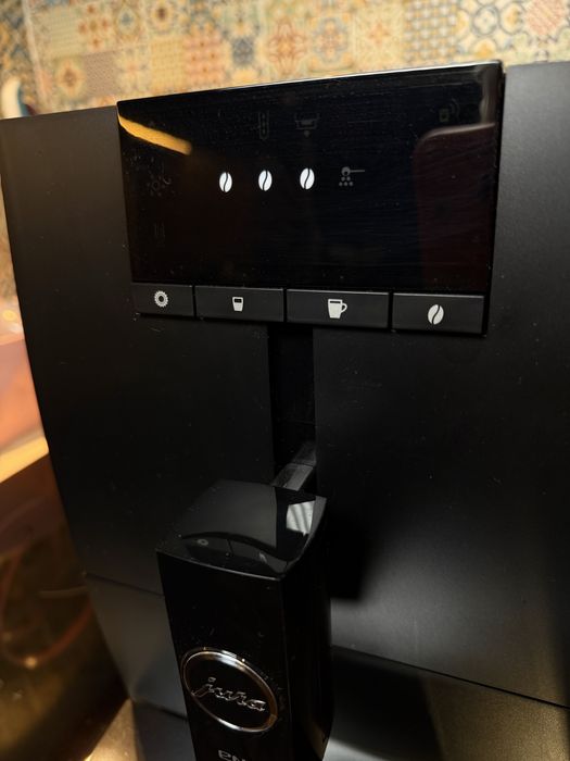 Кафемашина- кафеавтомат Jura Ena 4 с подарък 1кг кафе Lavazza