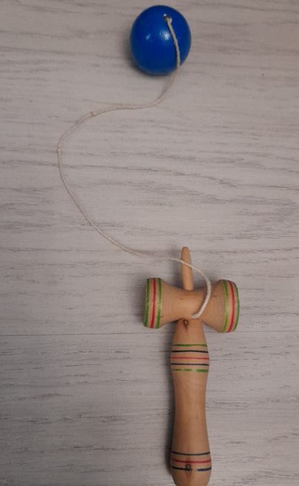 Kendama cu bila albastra