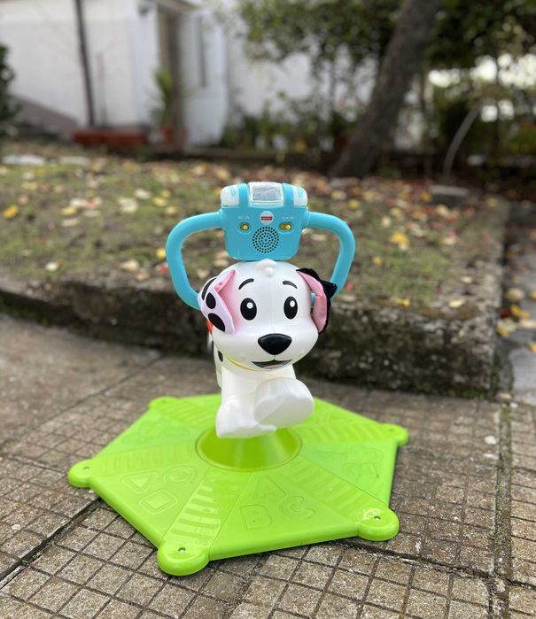 Кученце за яздене с музика и светлини Fisher Price