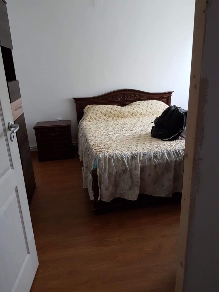 Închirez Apartament 2 camere,mobilat-utilat, doua camere , baie și Buc