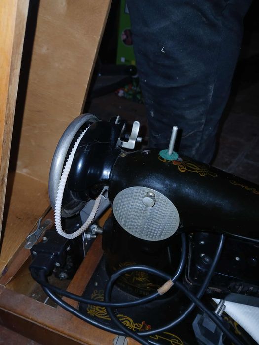 Автентична стара шевна машина