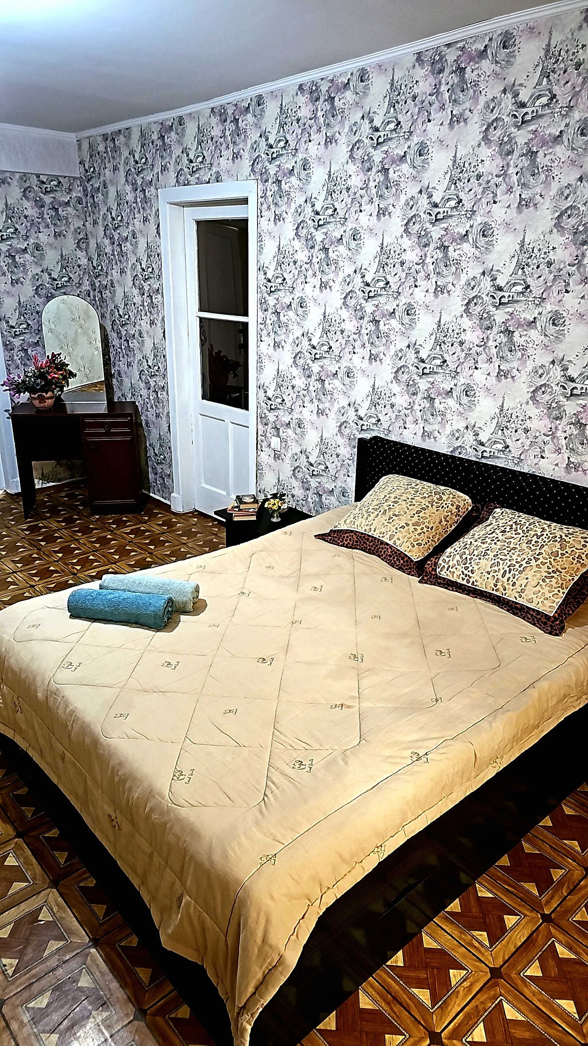 Абая139, Айлара центр 2 комн кв,по сут,по час