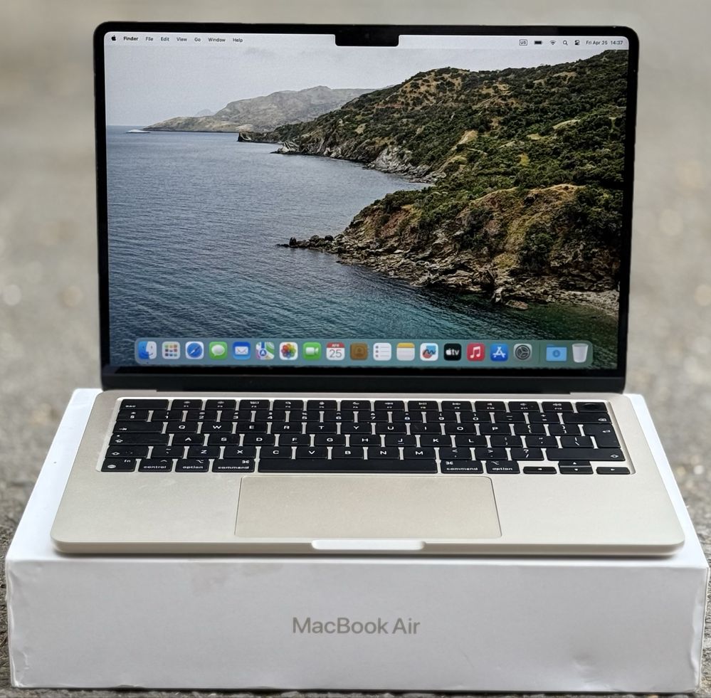 Лаптоп Apple MacBook Air 13", Чип Apple M3, 8GB, 256GB, Starlight