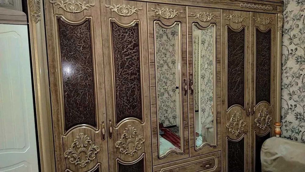 Шкаф, спални комплект сотилади