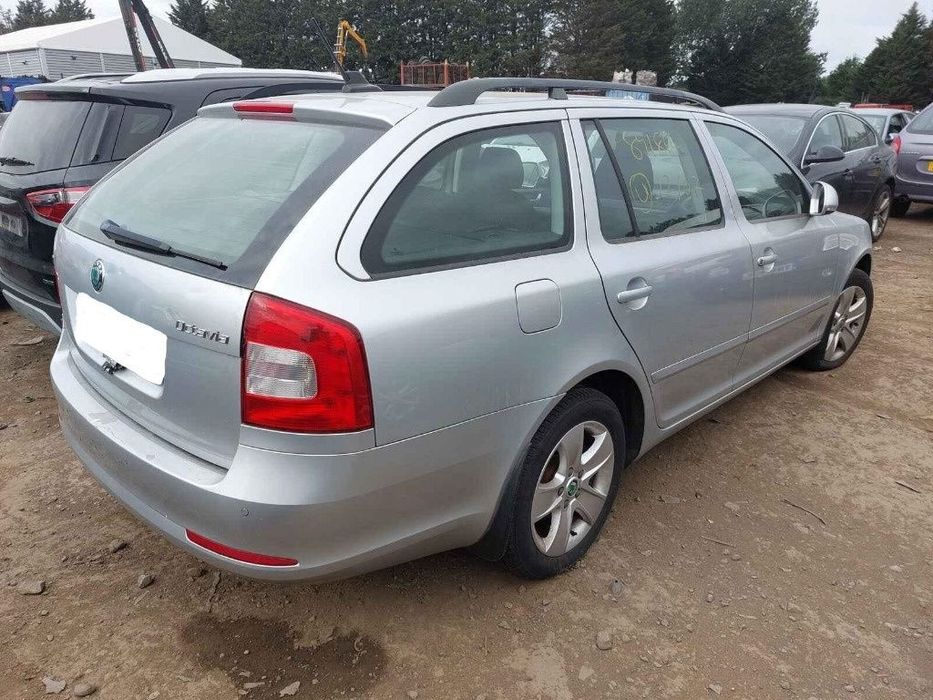 Aripa dreapta fata Skoda Octavia 2 2012 BREAK 2.0 TDI CFHC