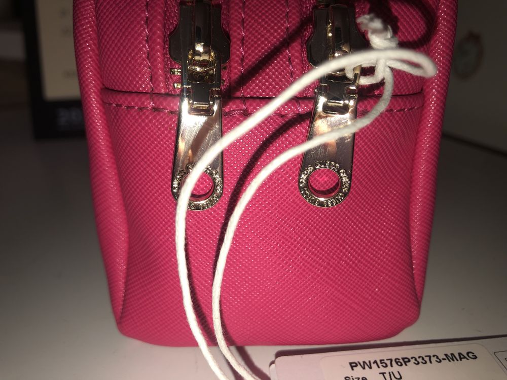 Оригинален несесер Guess