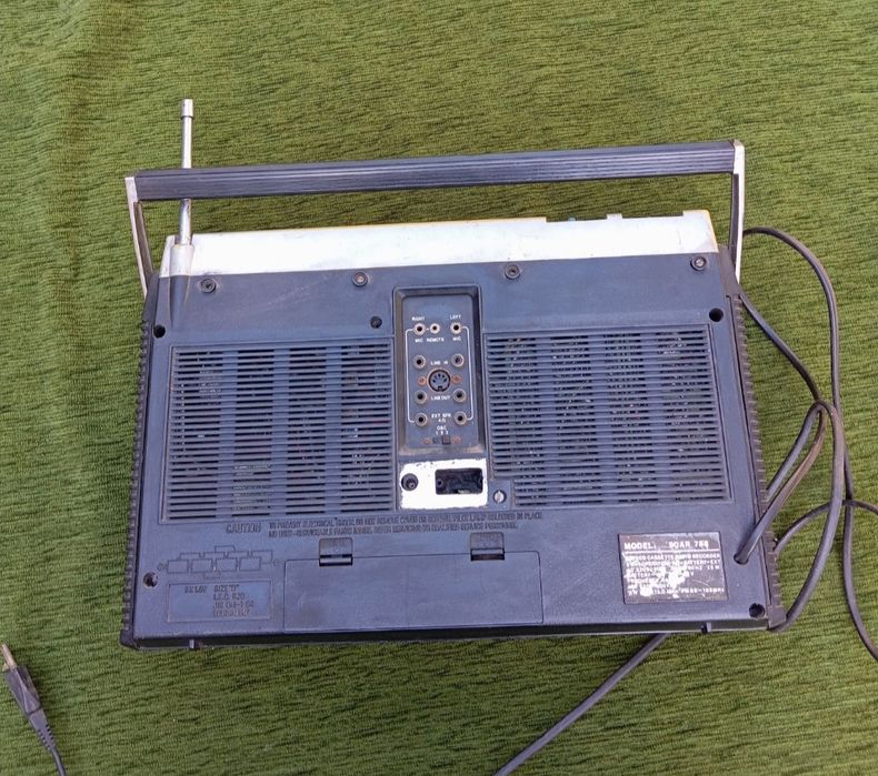 Vând radio casetofon Philips 90AR