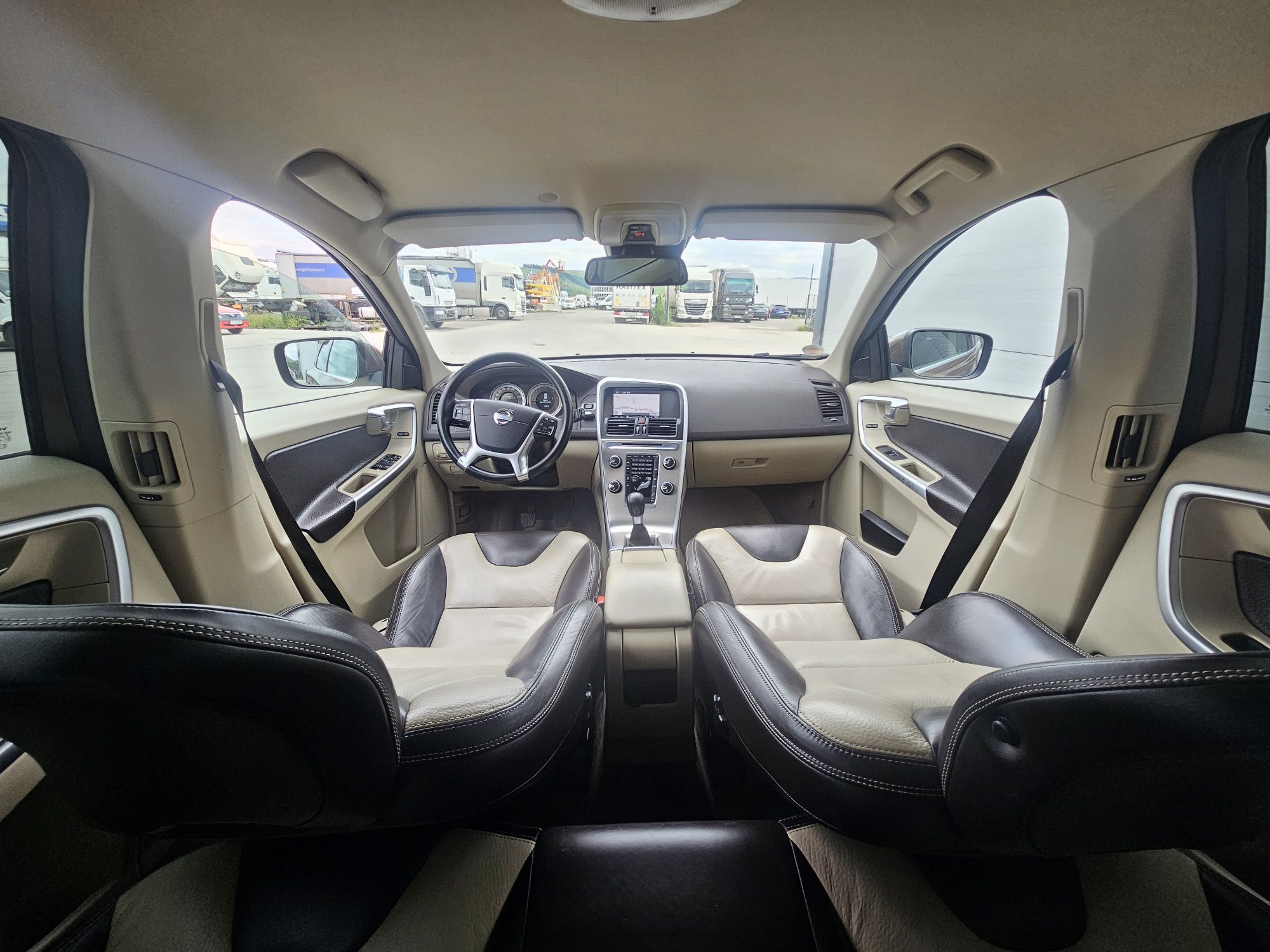 Volvo XC60,2.4 Diesel,4x4,Navi,215CP,Navi,Senzori,Piele,Posibil Rate *