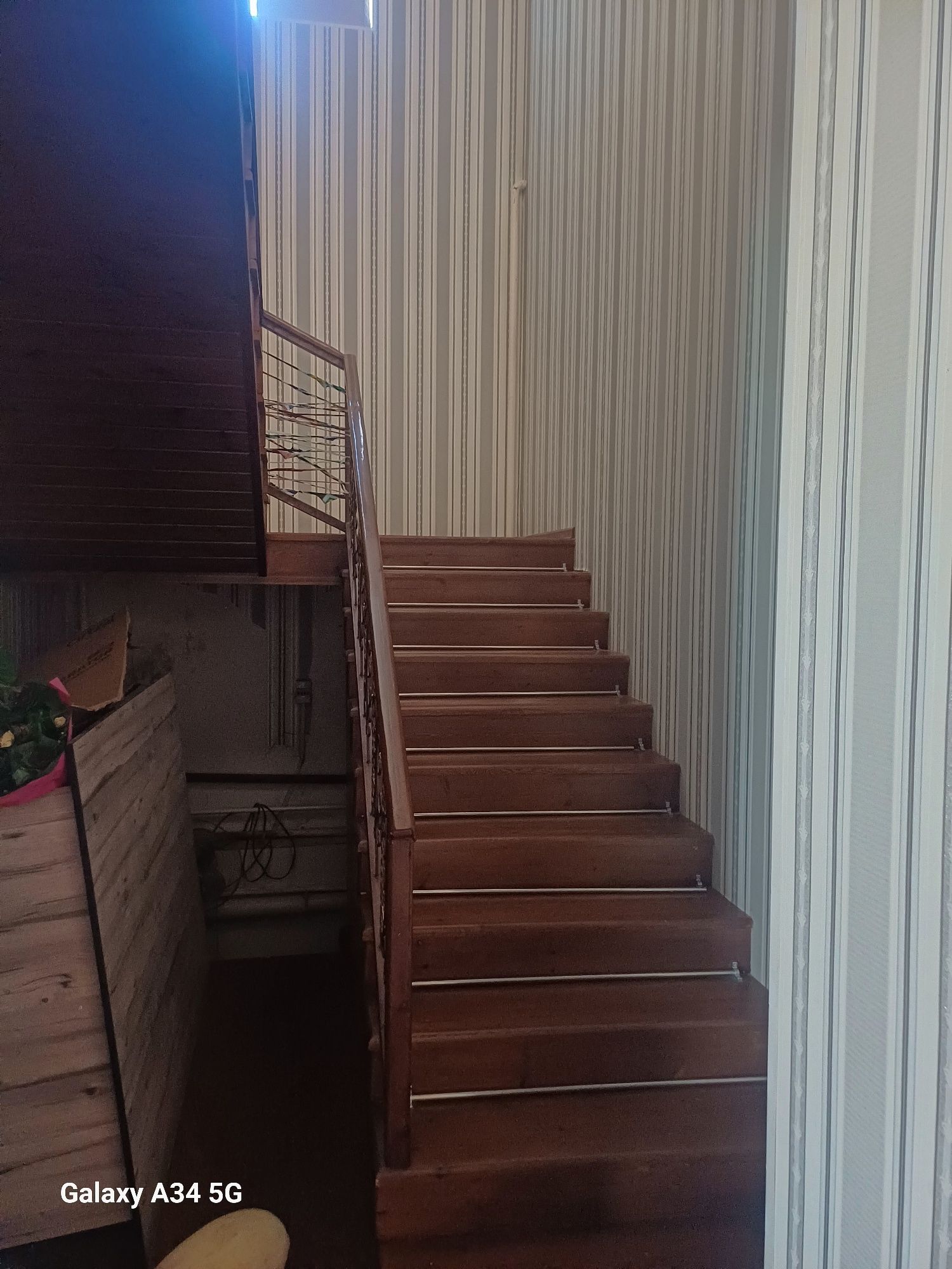 Galla osiyoda 2 qavatli uchastka sotiladi